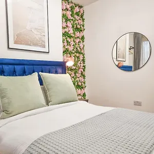 Designer Flat With Parking Near Peckham & Brixton London